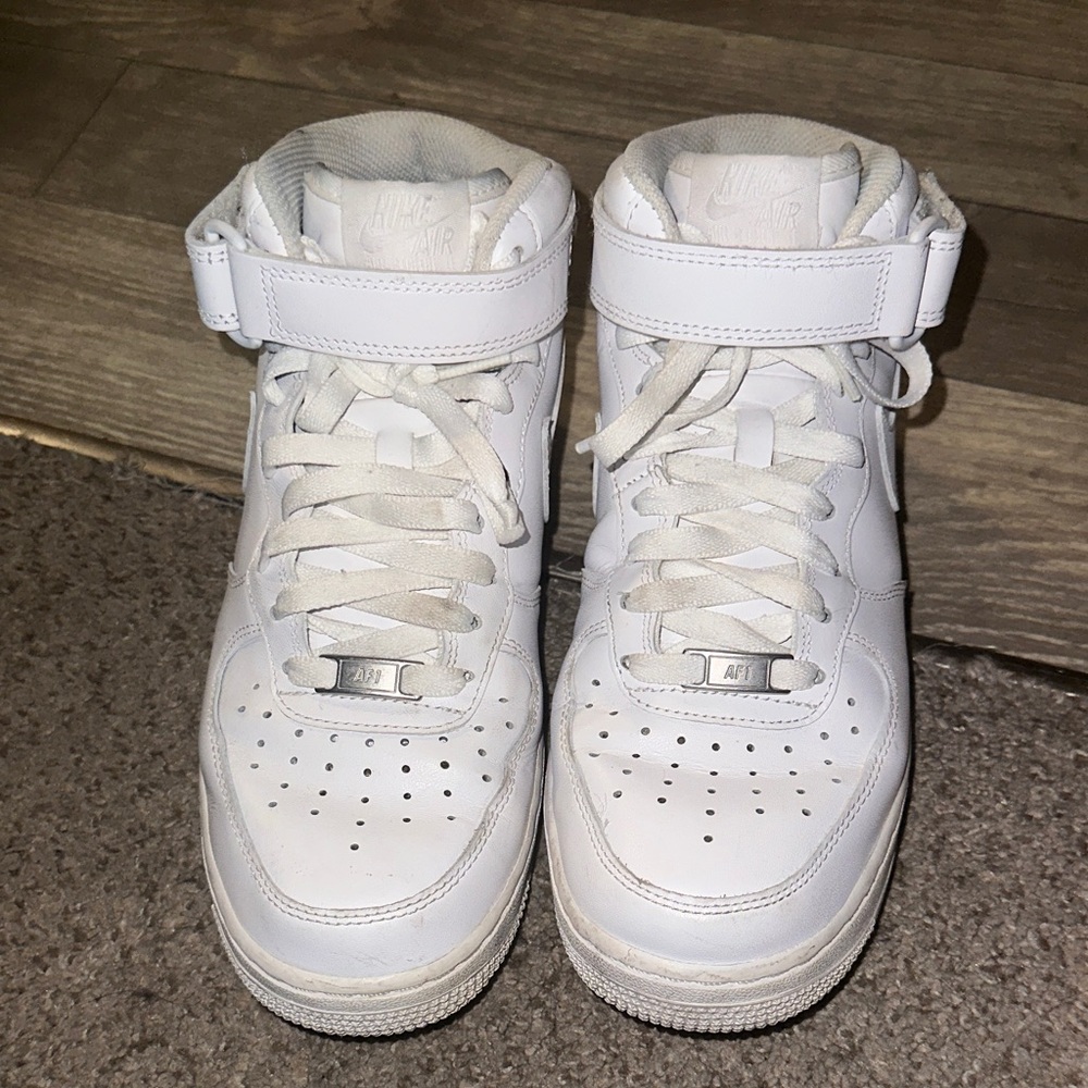 Nike White Air Force 1 Mid 07’s Size 7.5M 9W